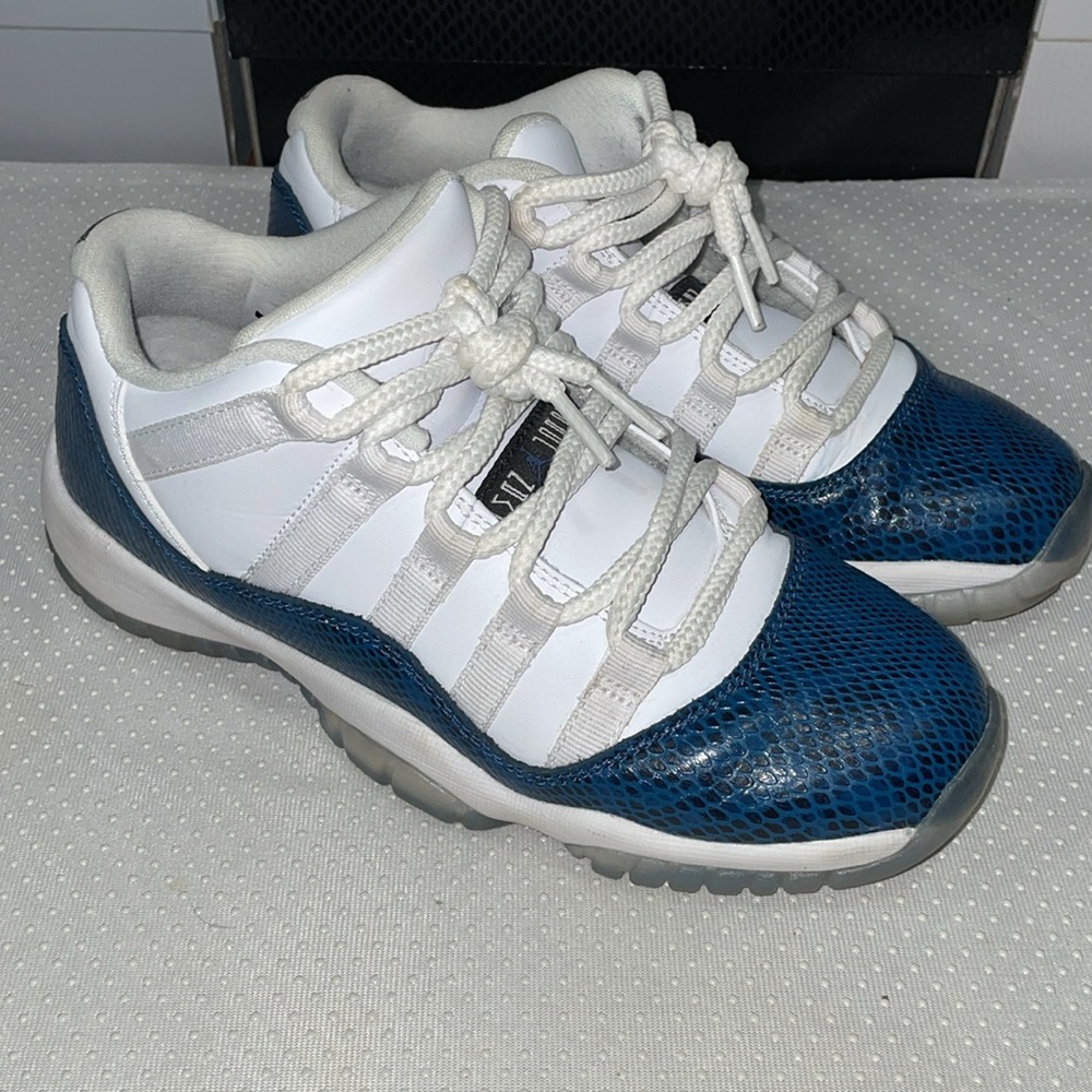 Jordan 11 Retro Low Navy Snakeskin